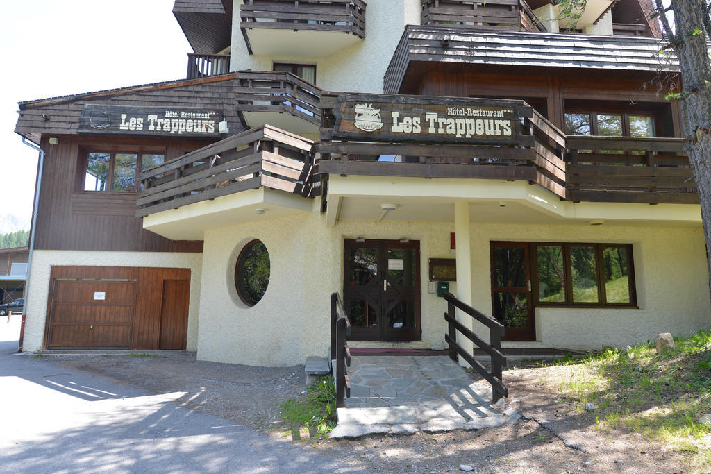 Hotel Les Trappeurs เลซอร์ ภายนอก รูปภาพ