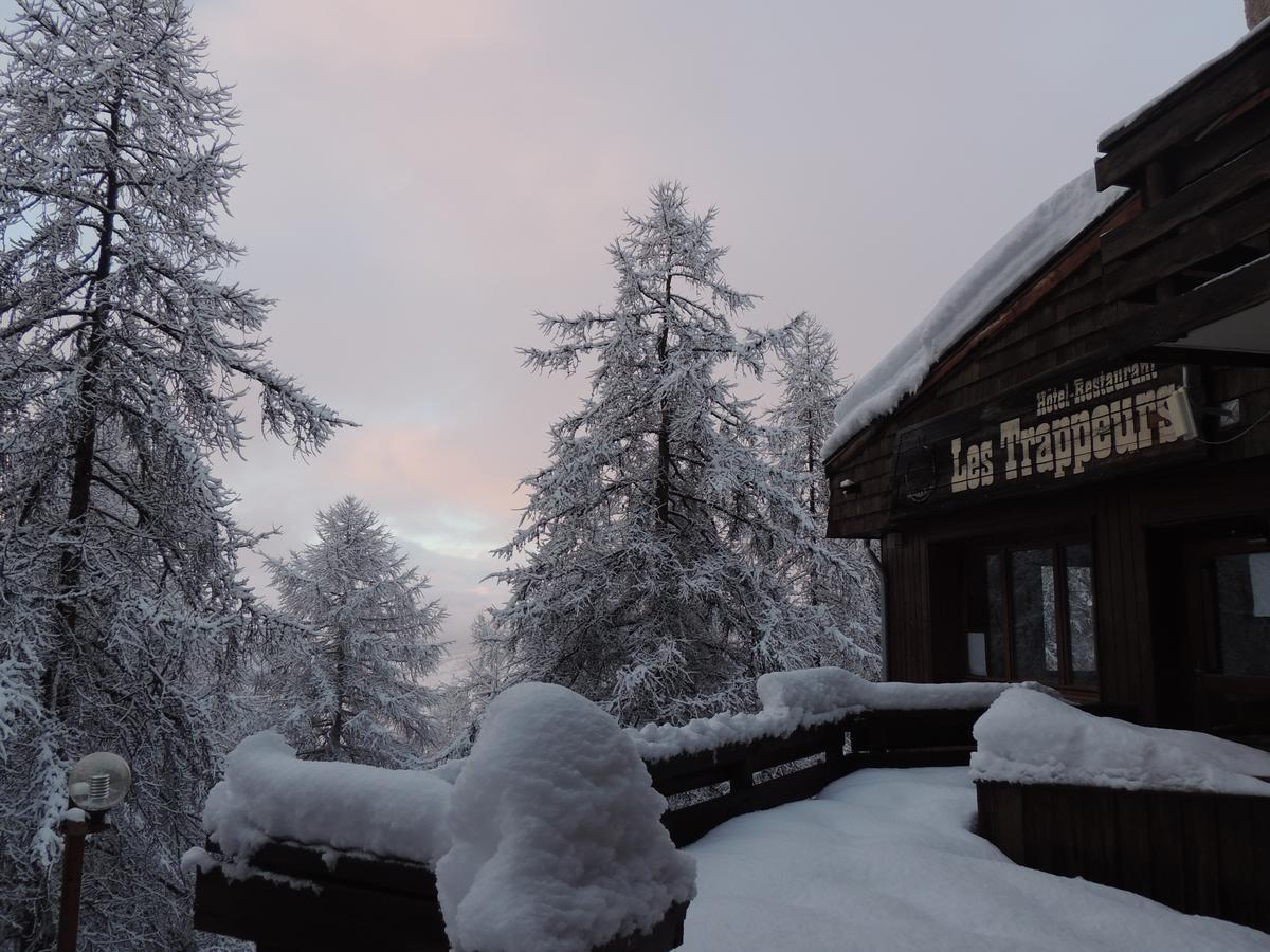 Hotel Les Trappeurs เลซอร์ ภายนอก รูปภาพ